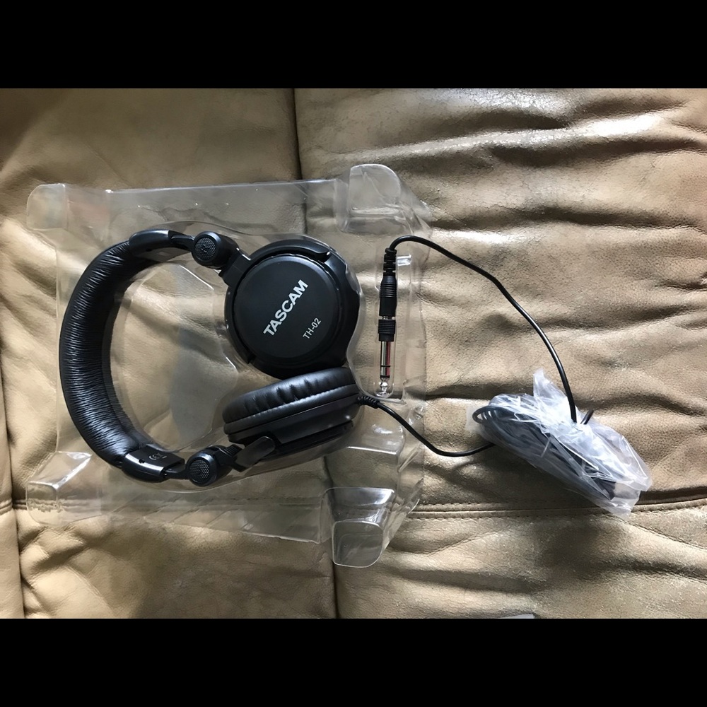Task cam professional headphones for great soundin